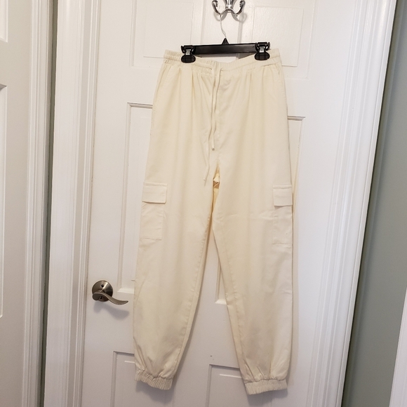 NWT Happily Grey Ivory in color fashionable Jogger/Cargo Pants Size Large - Picture 1 of 9